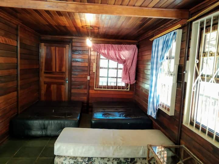 Тази стая се намира в дървената къща, втората къща, която ще се отвори според броя на гостите 