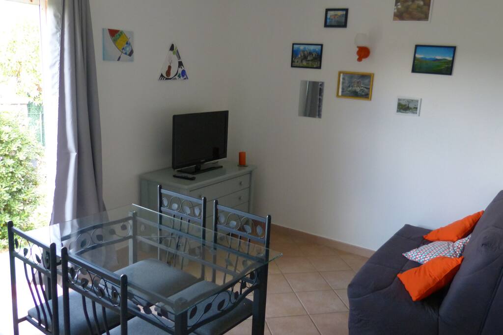 Salon et table à manger intérieure