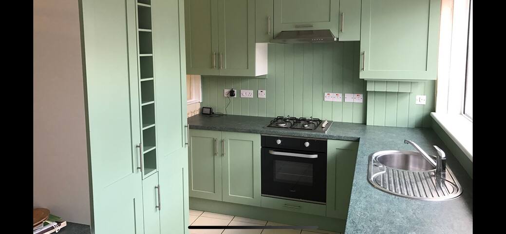 3 Bed 2 Reception Room House With 2 Bathroom Houses For