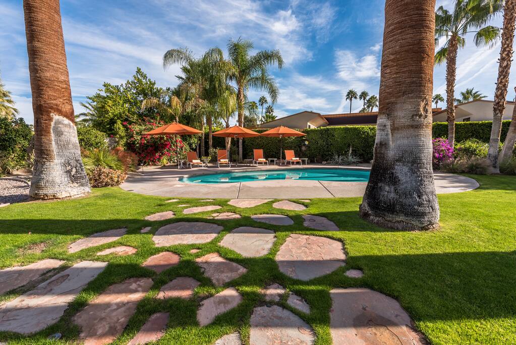 Huge Private Back Yard
