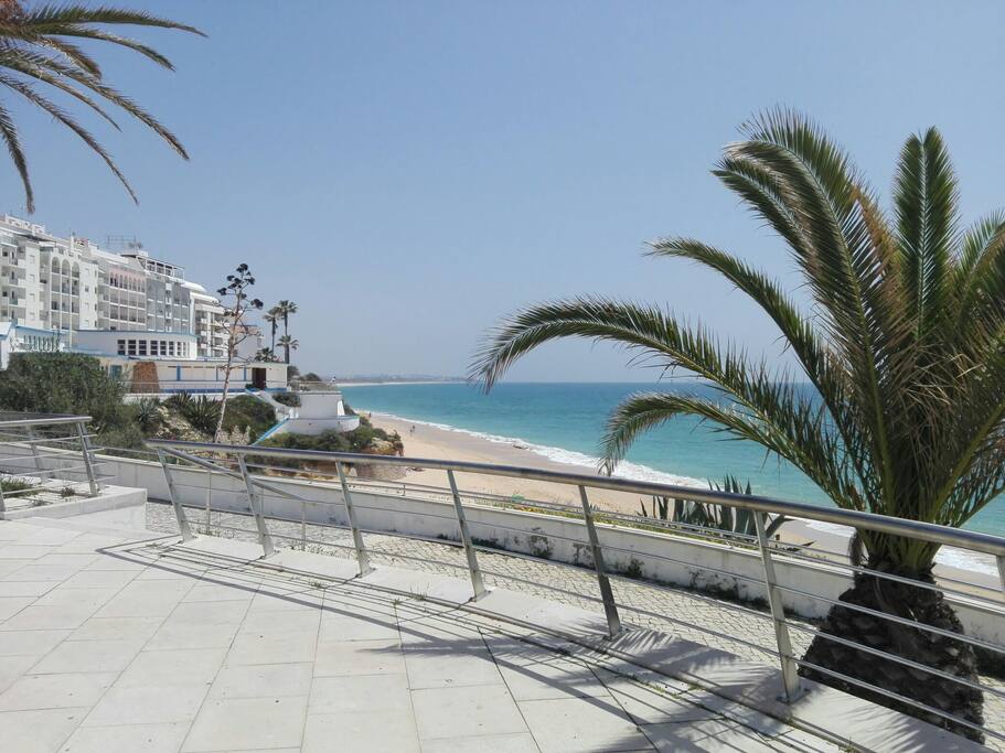Praia de Armação de Pêra,ladop nascente do Sol