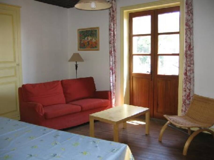 salon avec petit balcon