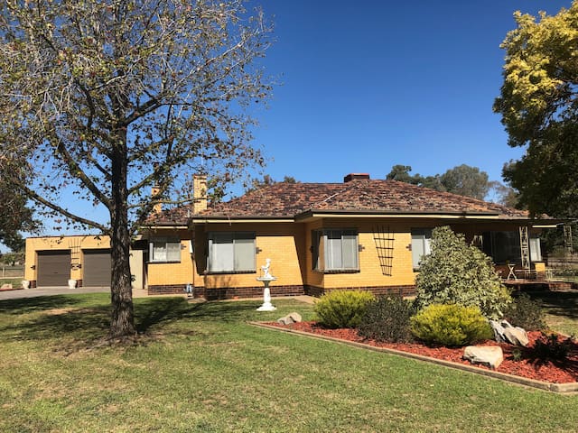 Airbnb Laceby Vacation Rentals Places To Stay Victoria