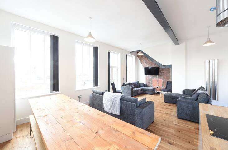 Stunning High Spec Slps 14(38 A3) Mcr City Centre gallery image 2