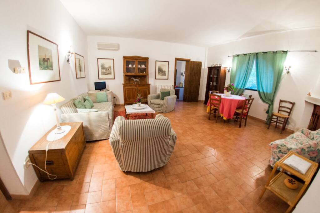 "La Quercia", sala da pranzo / soggiorno