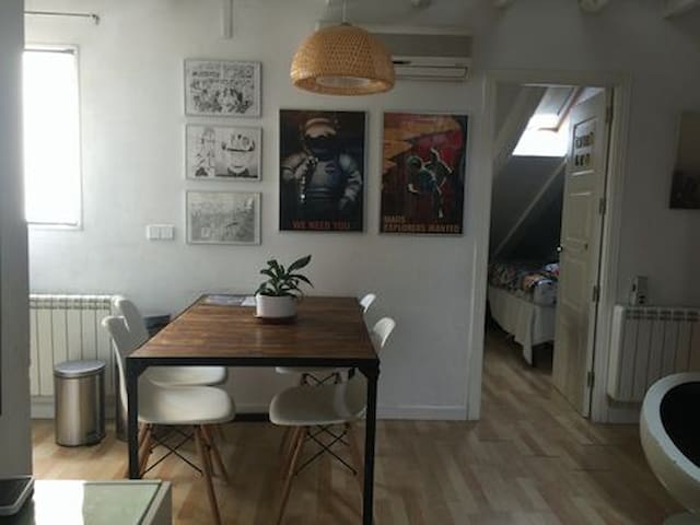 2 bedroom attic in Madrid center gallery image 3
