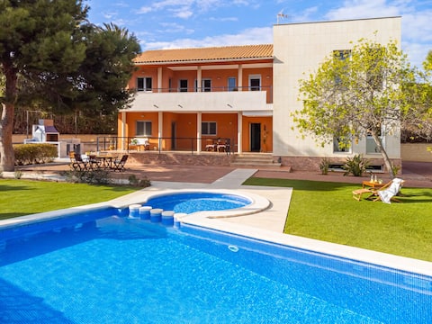 Cozy Villa in Alicante City
BBQ & swimming pool