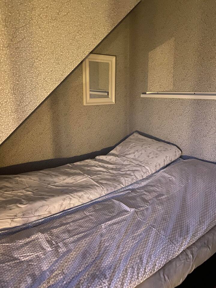 Dormitorio principal con impresionantes vistas al lago. 