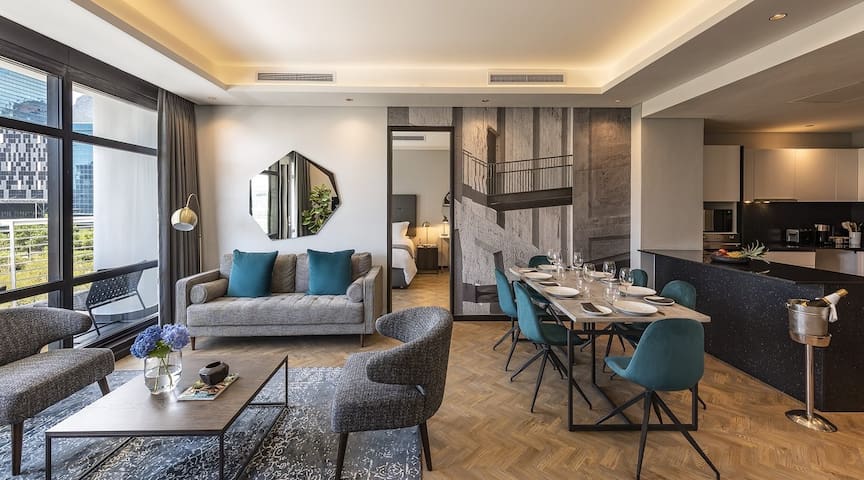 Onyx penthouse Sea, Mountain Views opposite CTICC