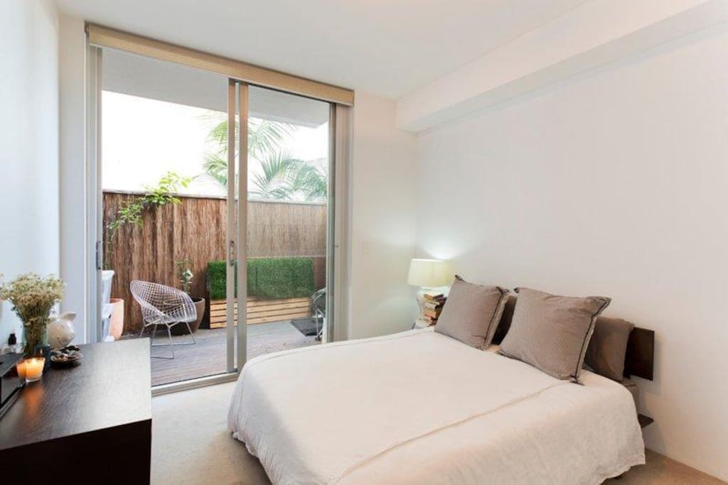 Double bedroom with a private terrace