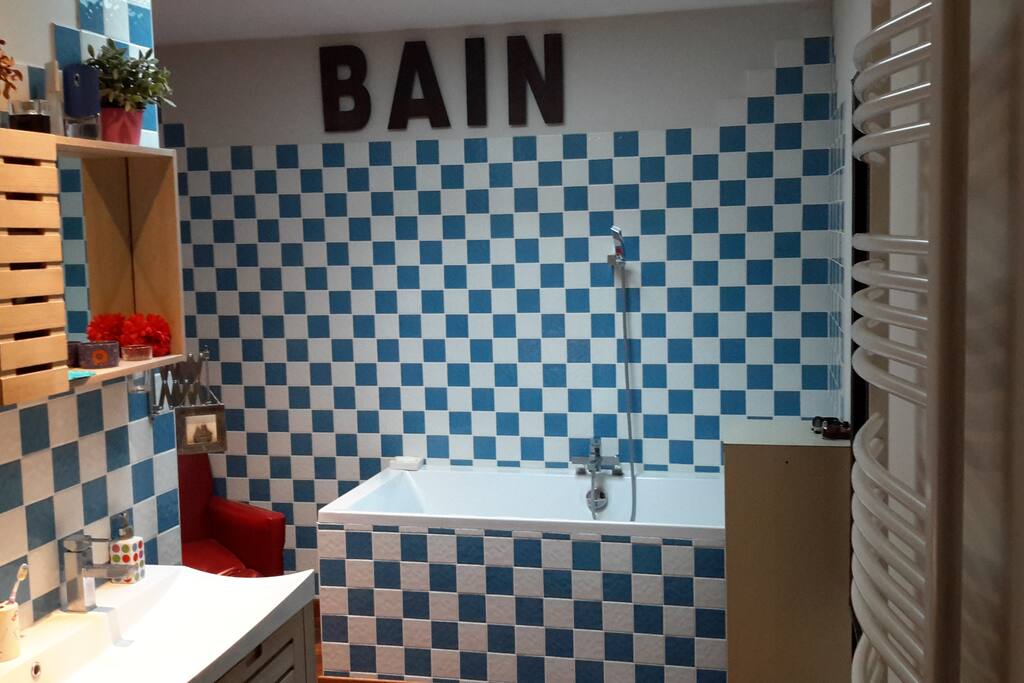 Salle de bain avec douche italienne