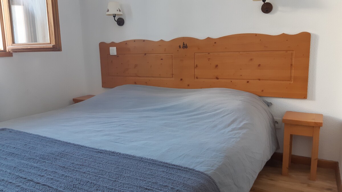 Брачен кревет (широк 125 - 149 см)