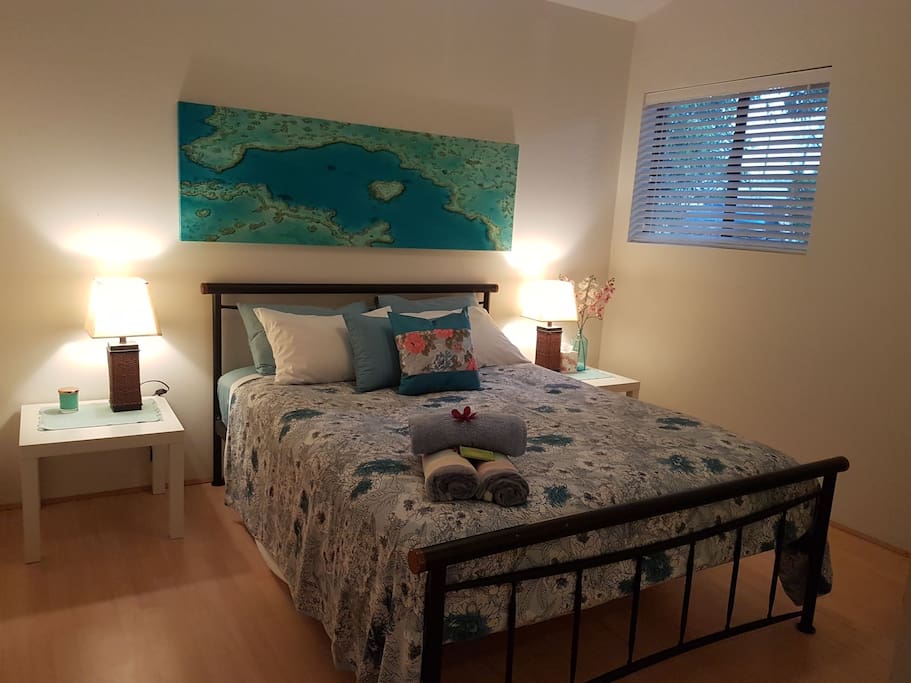 Bedroom with Queen size bed