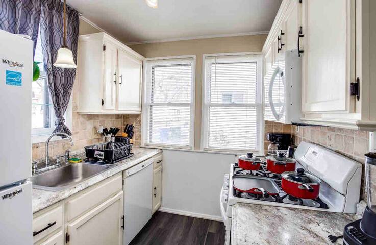 Fabulous by Airpt/DwTN/UofR gallery image 5