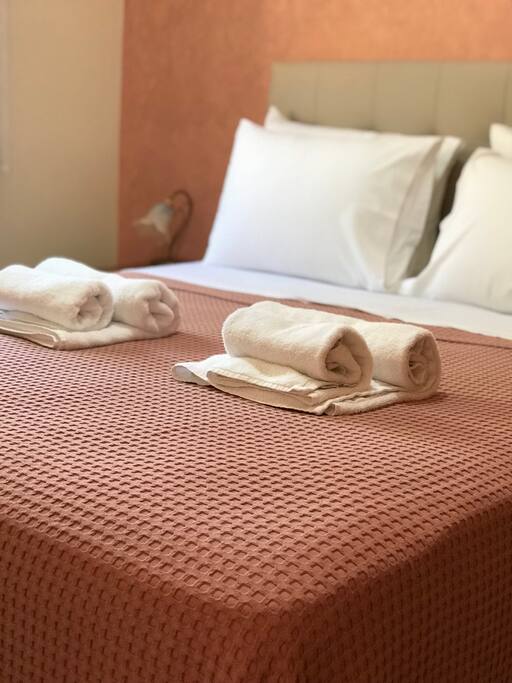 Κρεβάτι υπνοδωματίου 2 / Bedroom 2