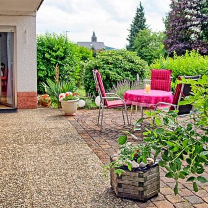 Terrasse - sichtgeschützt -