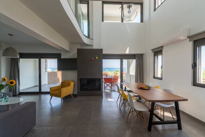 Villa al Mare.Private Beach sunbeds and umbrellas! gallery image 3