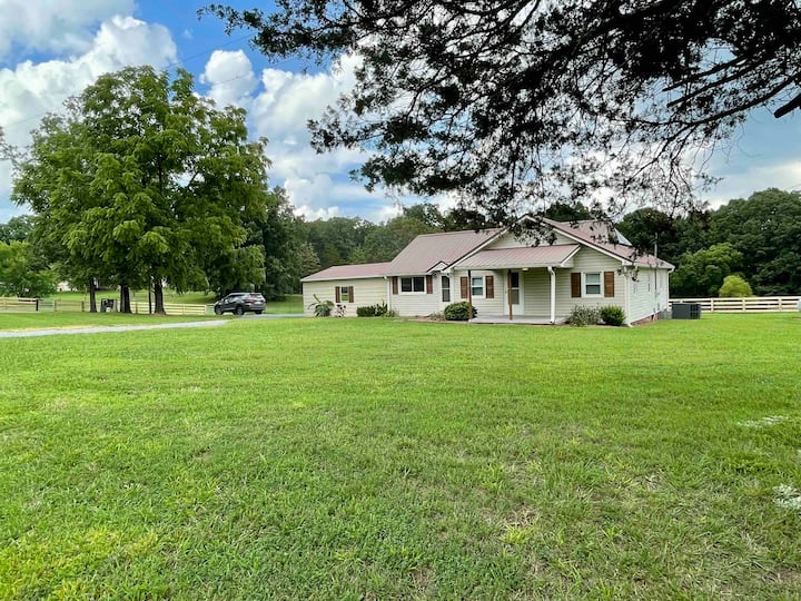 3 Bedroom Non smoking Home With Pond Near The Zoo Farm Stays For Rent 3-bedroom-non-smoking-home-with-pond-near-the-zoo-farm-stays-for-rent