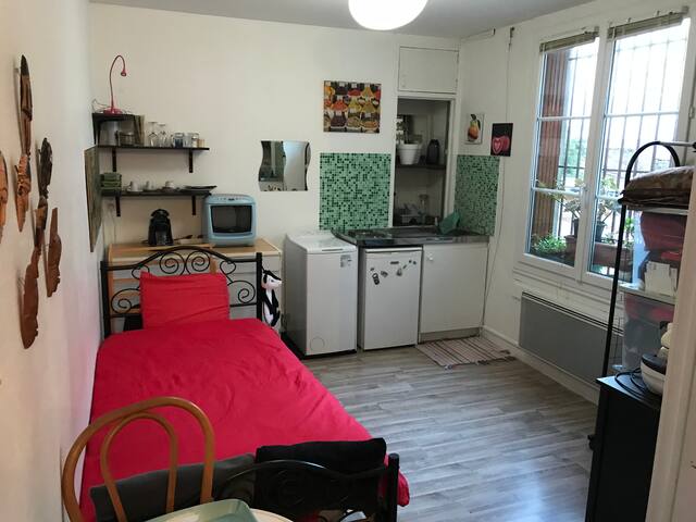 Chambre privée ,face à la gare de Tours