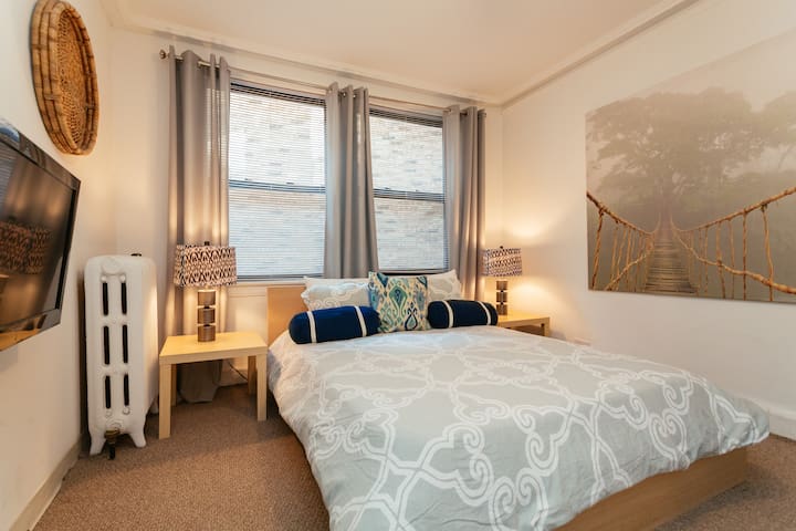 Lincoln Park Studio, Great Value!