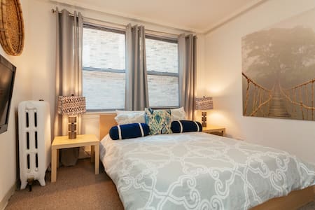 Lincoln Park Studio, Great Value!