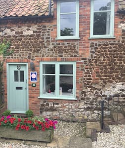Cosy Cottage just 5 minutes walk to the beach