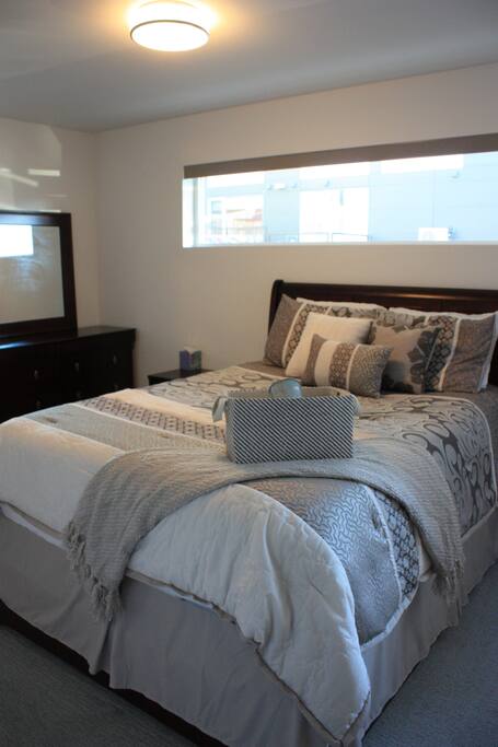 Main bedroom, with queen bed.
