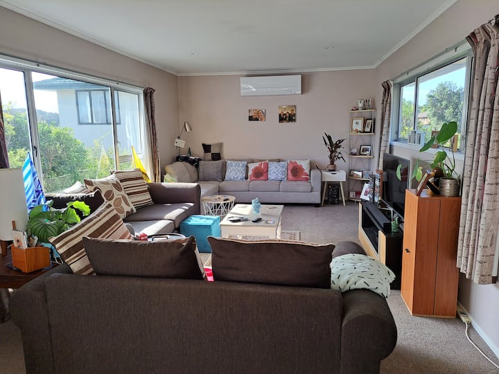 Cheerful Sunny Spot Near Albany - Auckland