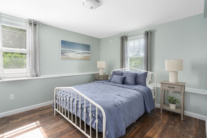 חדר שינה מס '7 במפלס התחתון (קווין סייז)