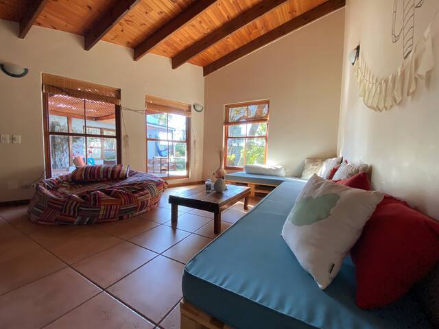 Spacious House with tropical garden and pool gallery image 5