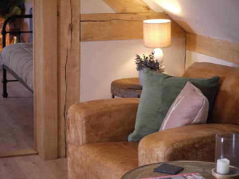 Top Airbnb: The Hayloft - luxury country retreat in South Oxfordshire