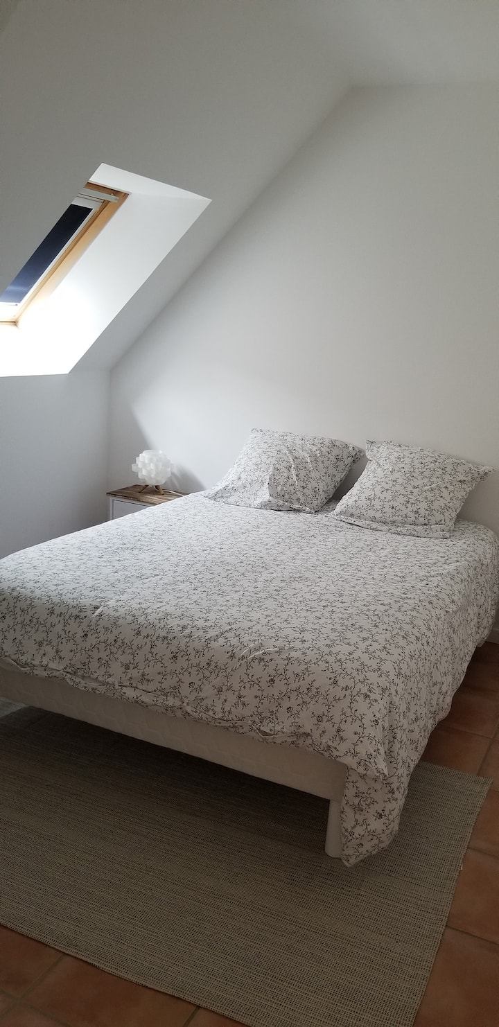 1 dhomë gjumi lart