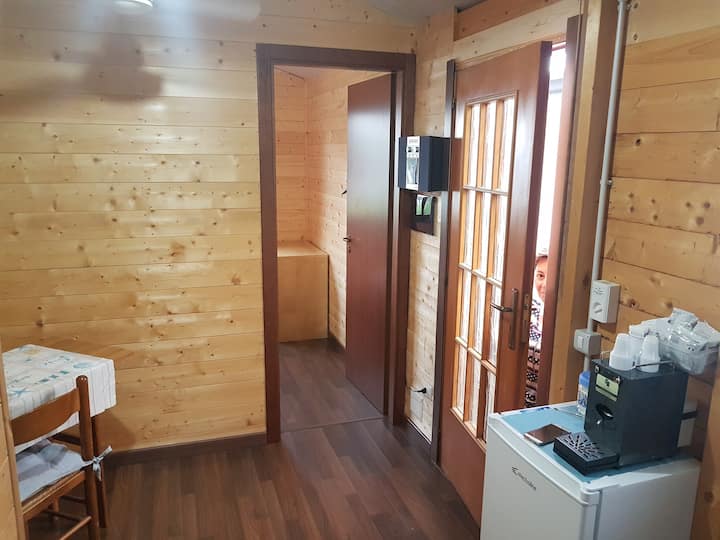 ด้านในเย็นพร้อมเครื่องปรับอากาศ