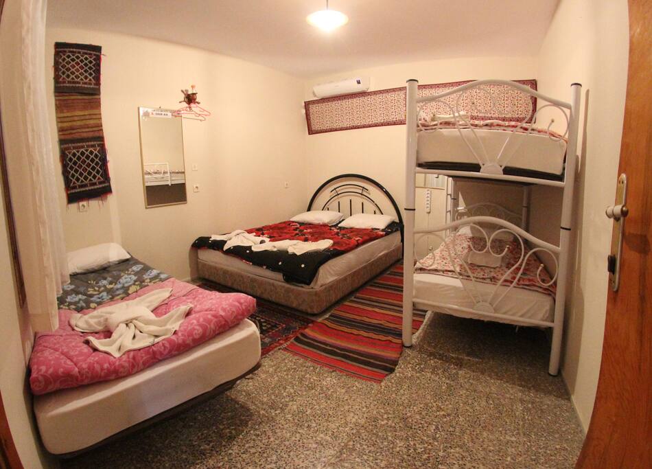 DORM ROOM