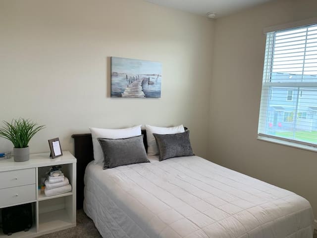 CLEAN AND QUIET BEDROOM,NEAR DISNEY!