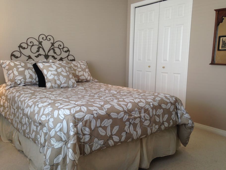 Full size bed. Good size closet