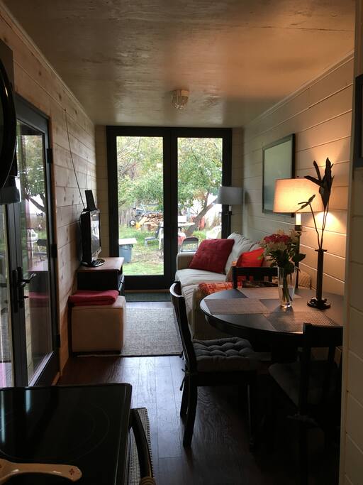 Living/dining area