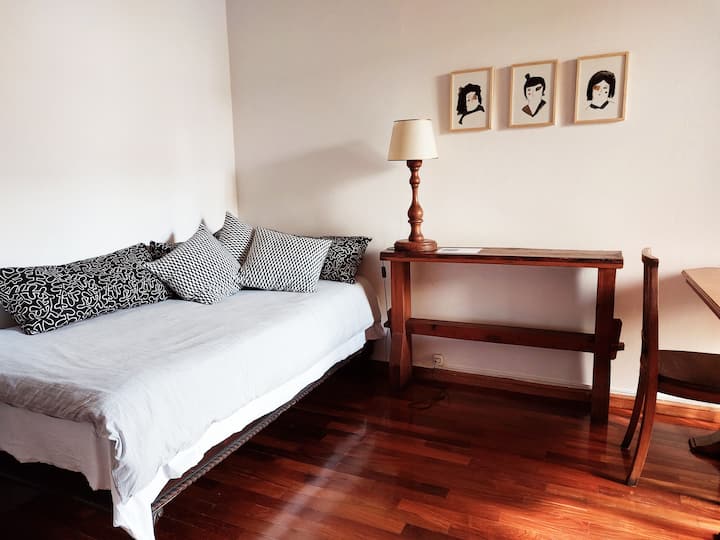 Studio apartment with terrace in San Telmo