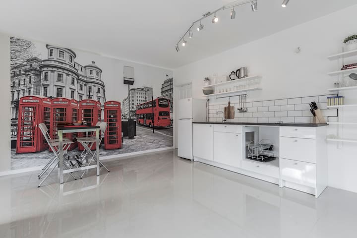 Private Studio, 10 min airport FREE WiFi & NETFLIX