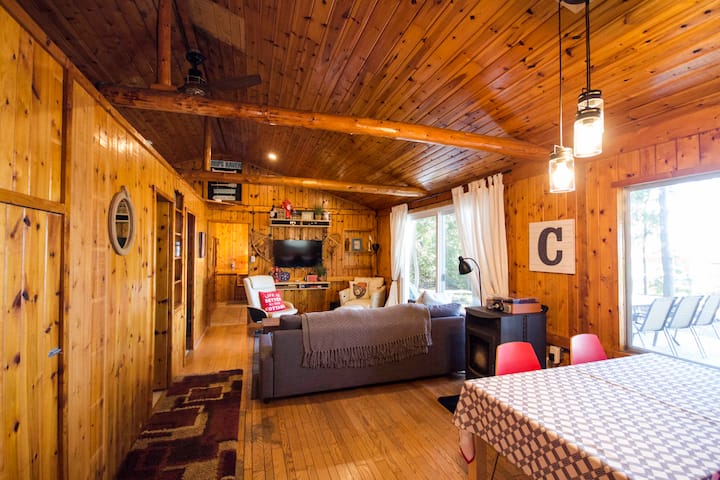 Coup's Haven Lakefront Cottage - Tobermory