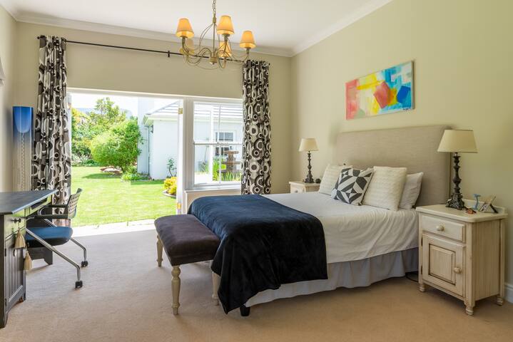 Summer Villa, Upper Constantia, Cape Town gallery image 5