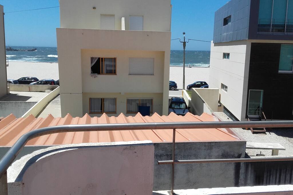 Pormenor da vista para a praia e mar (poente)