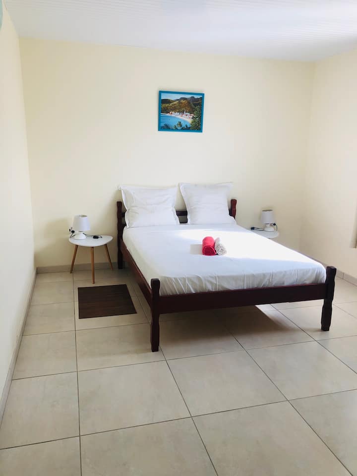 Спална соба 4 (со канцелариско катче)