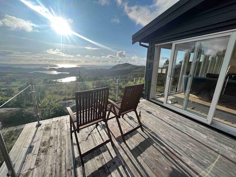 Unique off-grid cabin with beautiful views & sunsets
