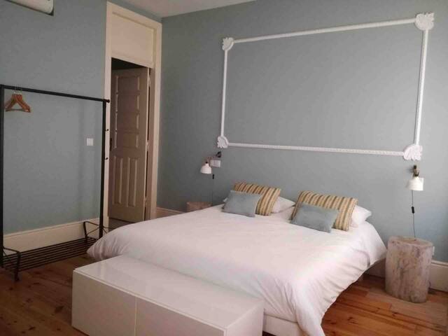 Exclusive Charming House by the sea – 5 bedrooms gallery image 2