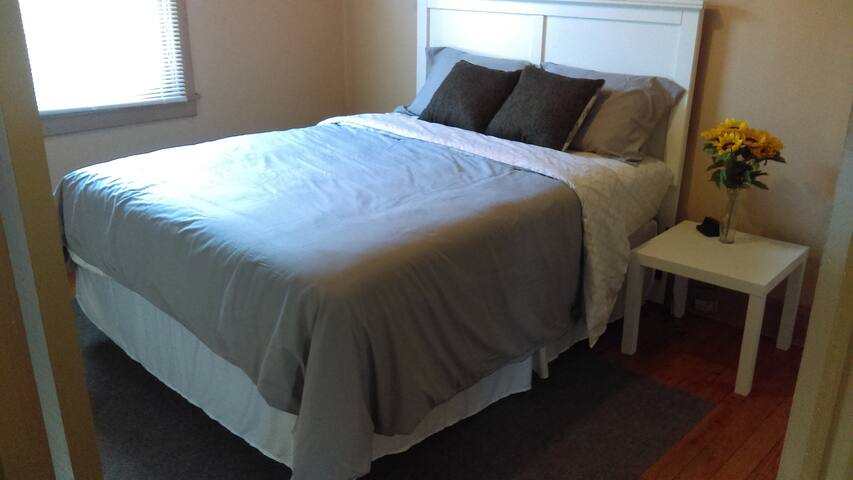 Old Charm: 1.5 mi/ $5 Uber to Downtown