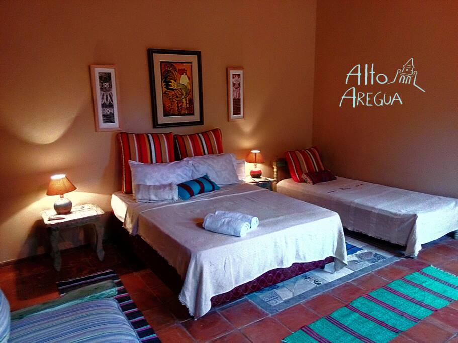 Habitación familiar con baño privado.