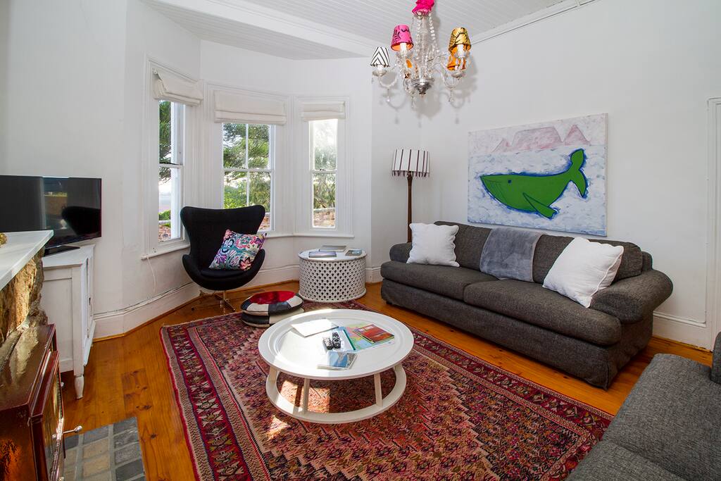 Large Comfortable Sunny Lounge