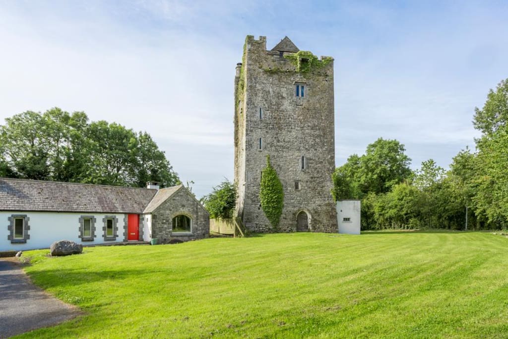 Ballybur Castle & Coach-House