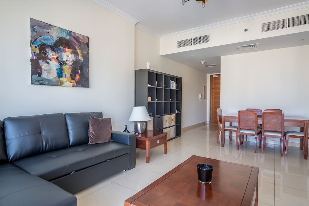 Living Room 1/4